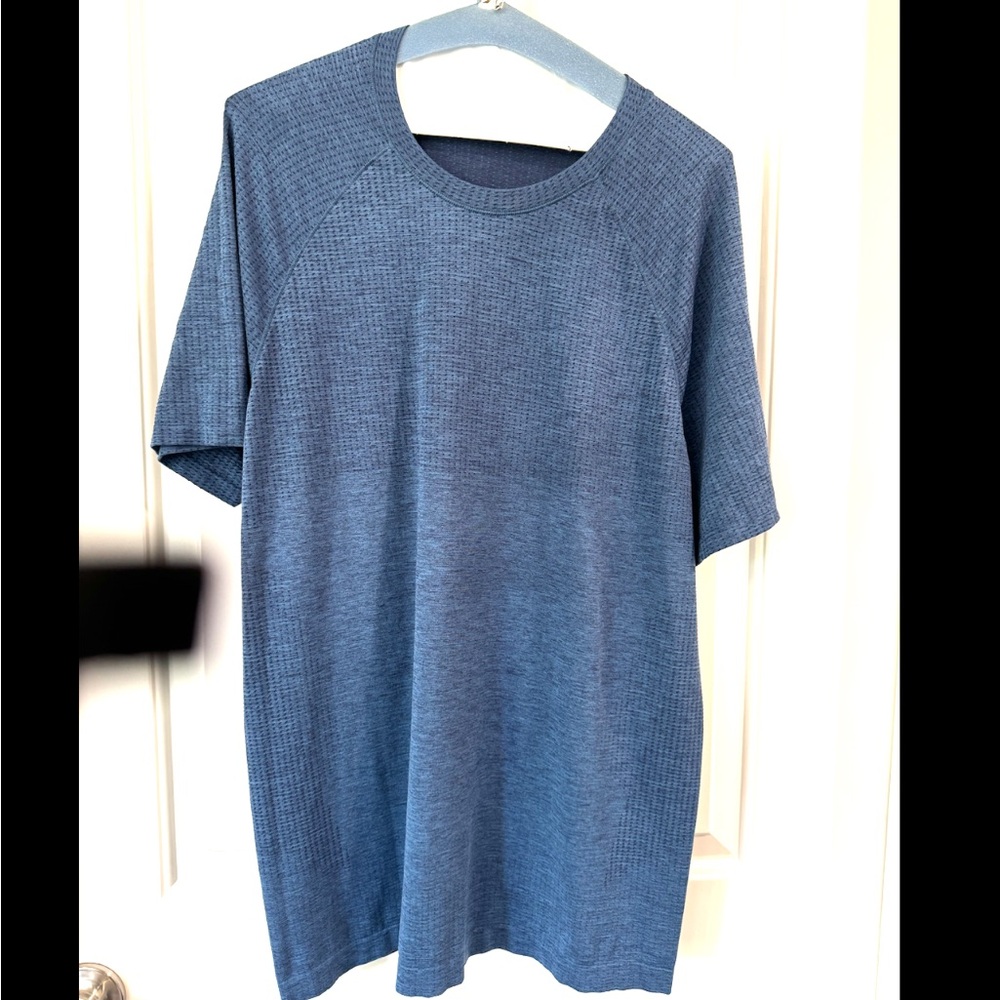 Men’s Lululmeon T-shirt size Large
